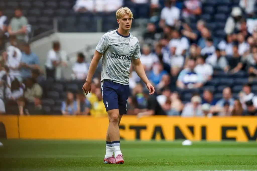 Man united tenta contratação surpreendente de Lucas Bergvall ao Tottenham