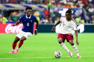 Manchester United avalia contratação de Aurélien Tchouaméni