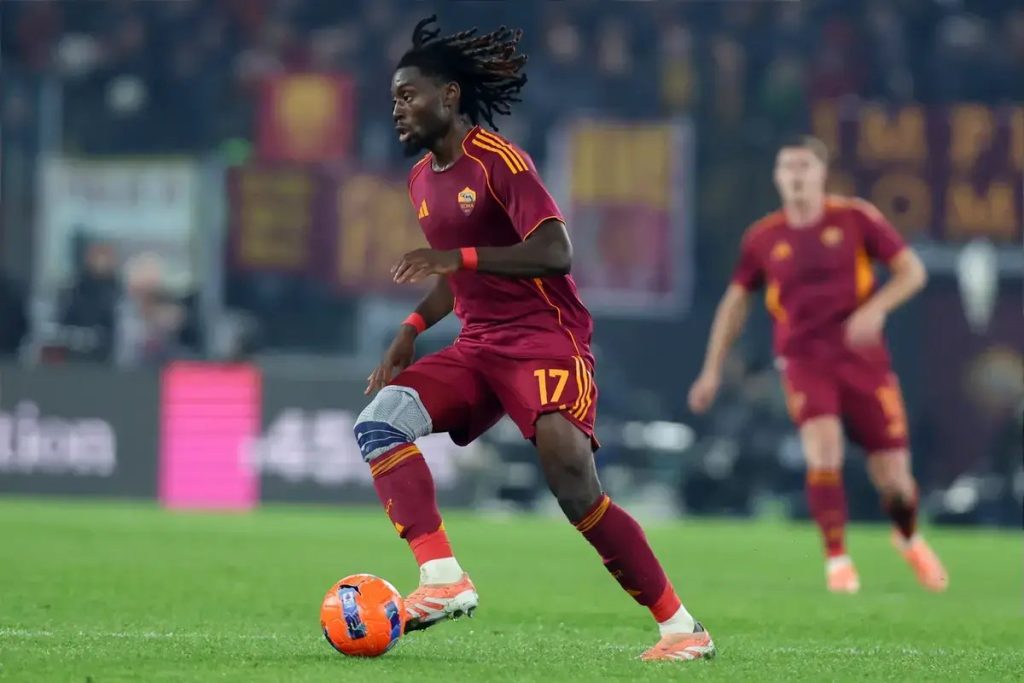 Manchester United fecha acordo com Manu Kone do Roma