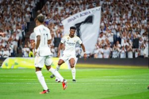Manchester United observa Tchouaméni do Real Madrid para reforçar o meio-campo