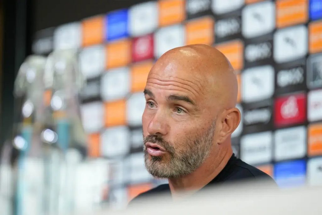 Maresca recusa copiar Pep e quer impor estilo próprio no Manchester City