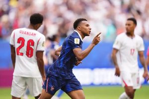 Mbappé admits that France did not honor the jersey in the first half against England.