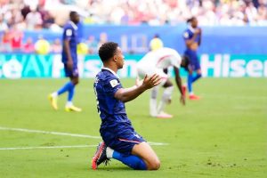 “Mbappé surpasses Messi and is the all-time top scorer in World Cups.”