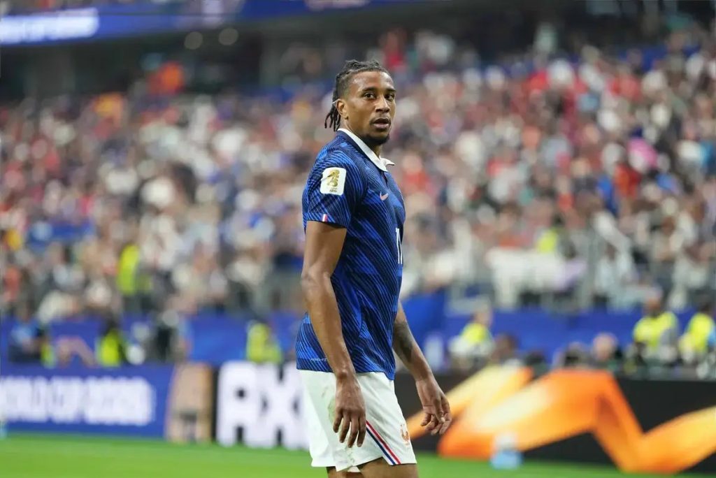 Michael Olise decide permanecer no Bayern Munique