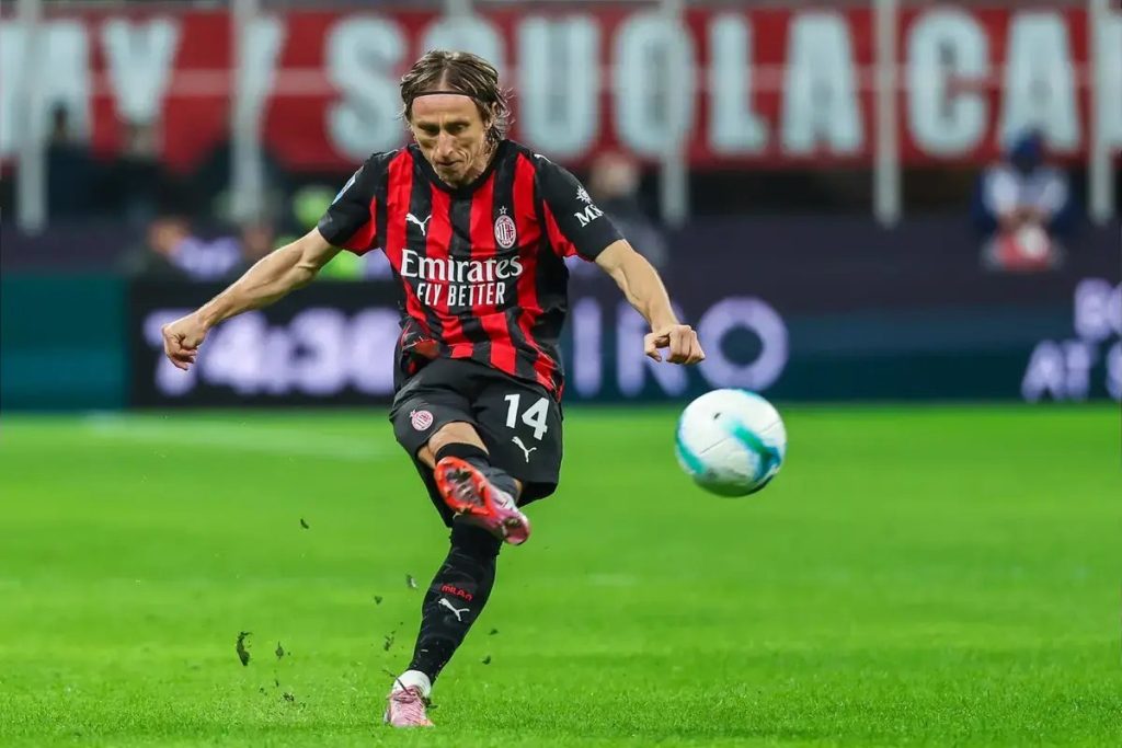 Modric renova com o Milan e vai continuar até 2027