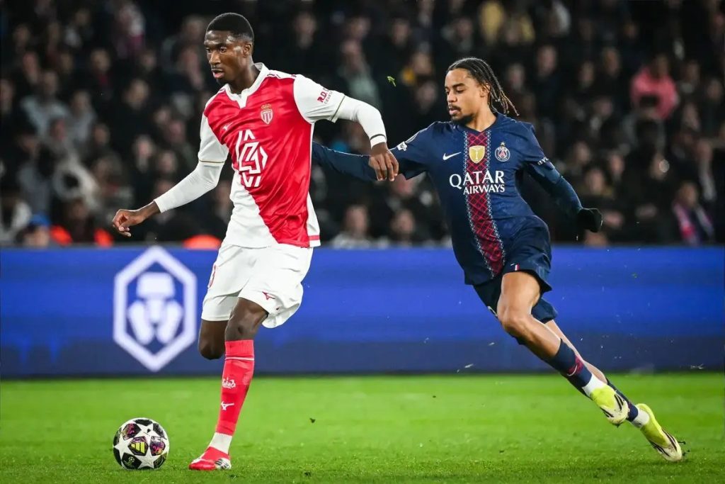 Newcastle reforça-se com Aladji Bamba por 34 milhões de libras