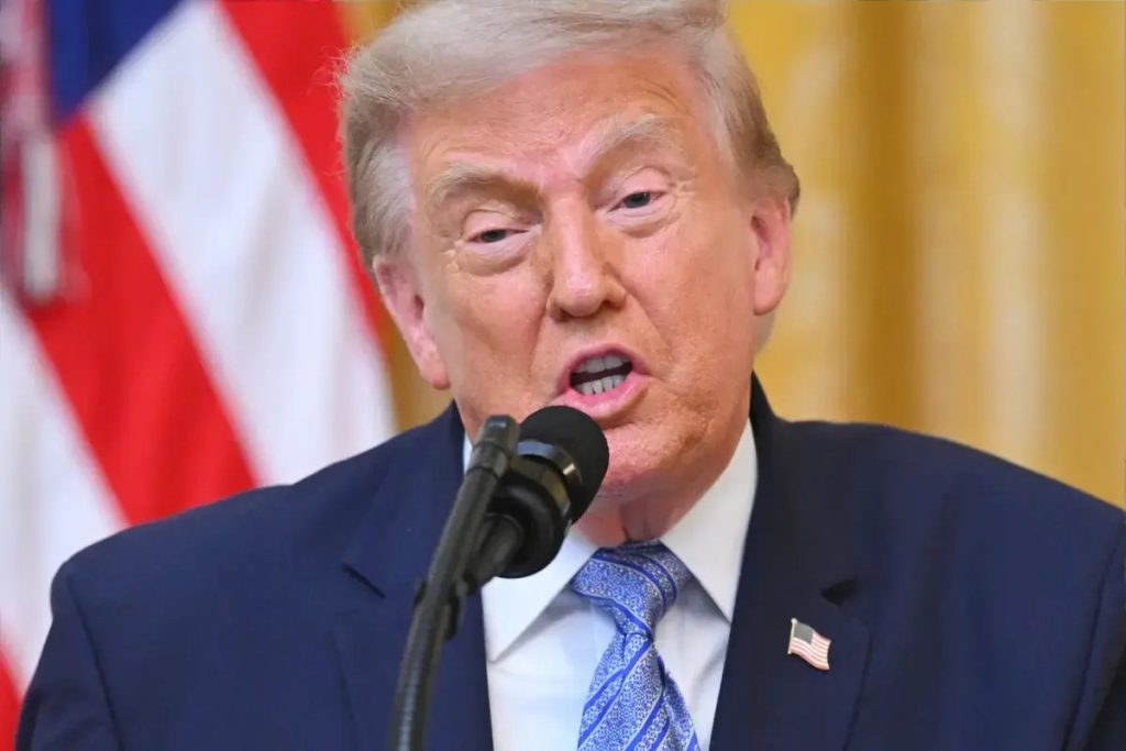 Presidente Trump diz que foi forçado a intervir na FIFA após cartão vermelho a Balogun