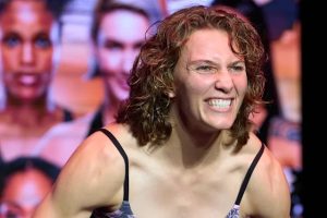 Boxer Hannah Rapp dies in a hit-and-run in Texas.