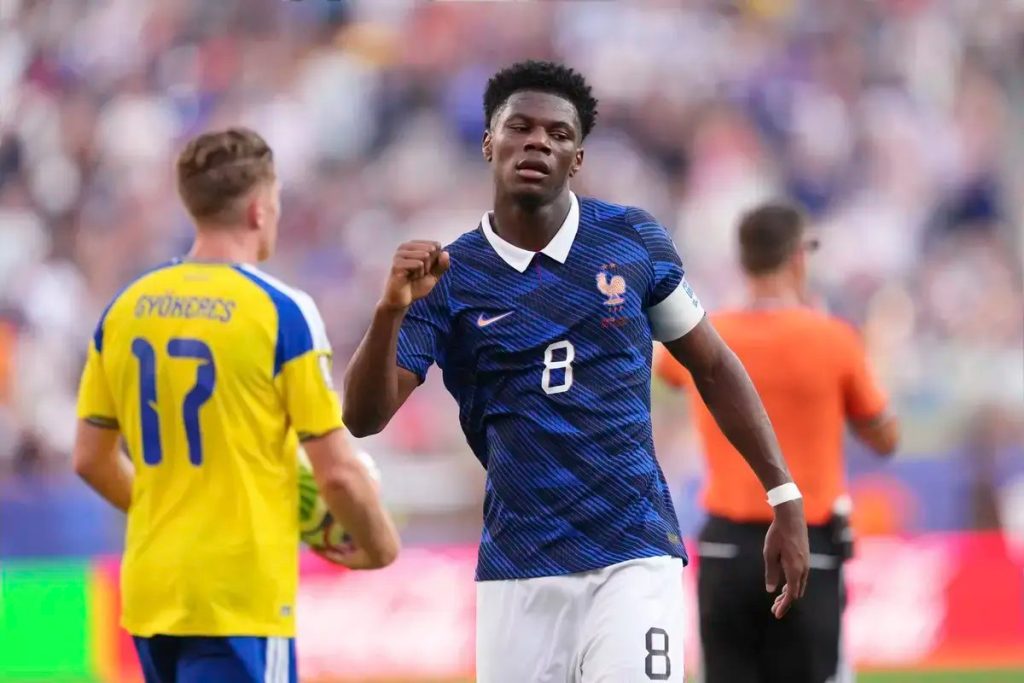 Real Madrid rules out Tchouameni’s departure and halts Manchester United’s dream.