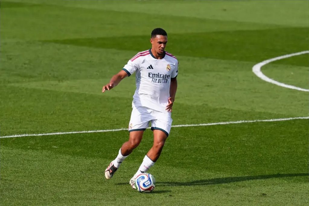 Real Madrid mostra preocupações com Trent Alexander-Arnold na pré-época