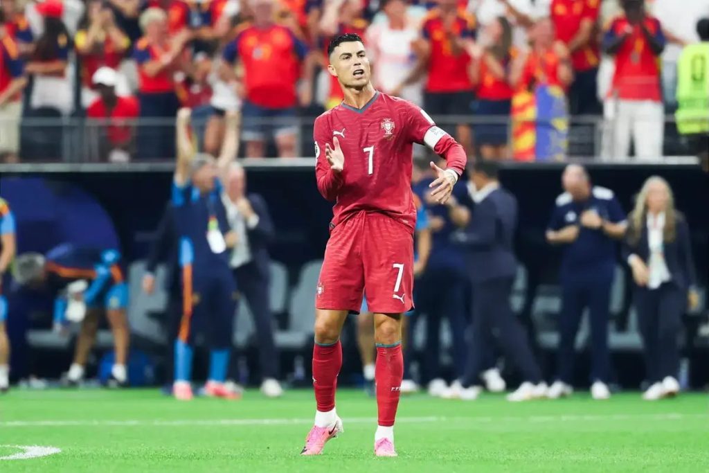 Ronaldo lidera ofensiva para trazer Bruno Fernandes ao Al Nassr