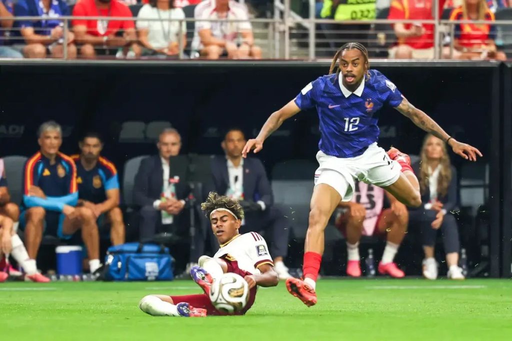 Saha alerta que Barcola escolheria a camisola errada ao ir para o Liverpool