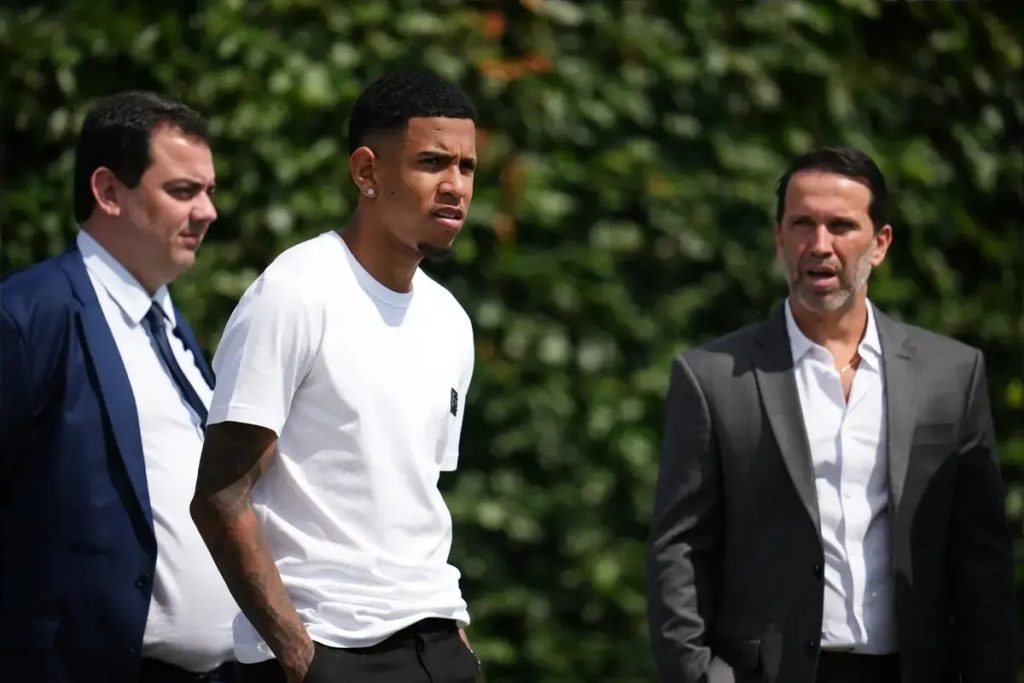 Savinho comunica a Manchester City desejo de sair este verão