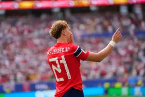 Schjelderup destaca-se no Mundial e complica renovação no Benfica