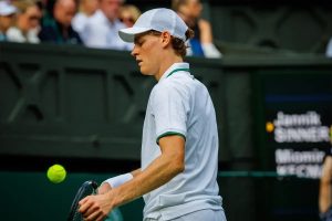 Sinner enfrenta Mochizuki nos oitavos de final de Wimbledon