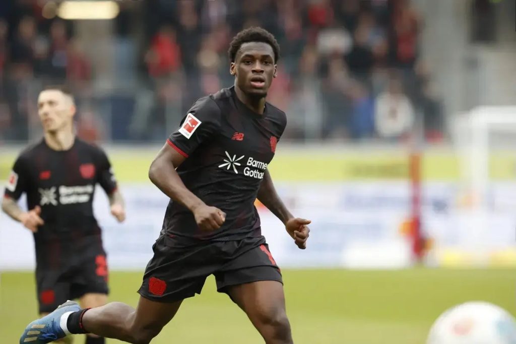 Sunderland mira extremo da bundesliga Ernest Poku para reforçar plantel