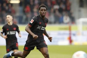 Sunderland mira extremo da bundesliga Ernest Poku para reforçar plantel