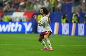 Thierry Henry elogia Cucurella após exibição dominante no mundial