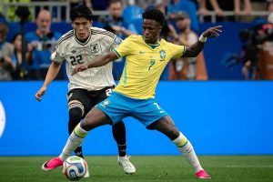 Tomiyasu a caminho do Venezia em transferência livre