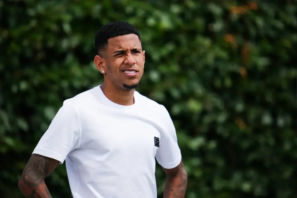 Tottenham mantém negociações ativas por Savinho com aval do Manchester City