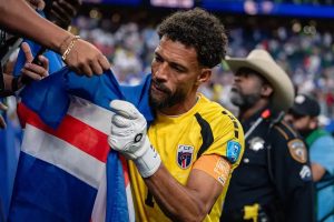 Vozinha brilha no mundial e assina pelo Colo-Colo do chile