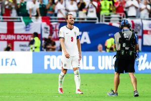 Wayne Rooney bets on Harry Kane to dominate Argentina in the World Cup.