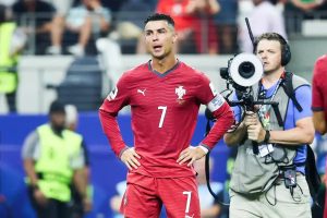 Wayne Rooney suggests that the players of Portugal do not like playing with Cristiano Ronaldo following their elimination from the World Cup.