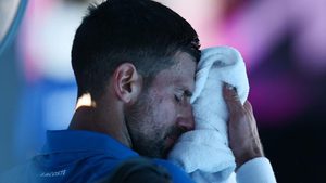 Novak Djokovic chora após derrota surpreendente na primeira ronda do US Open