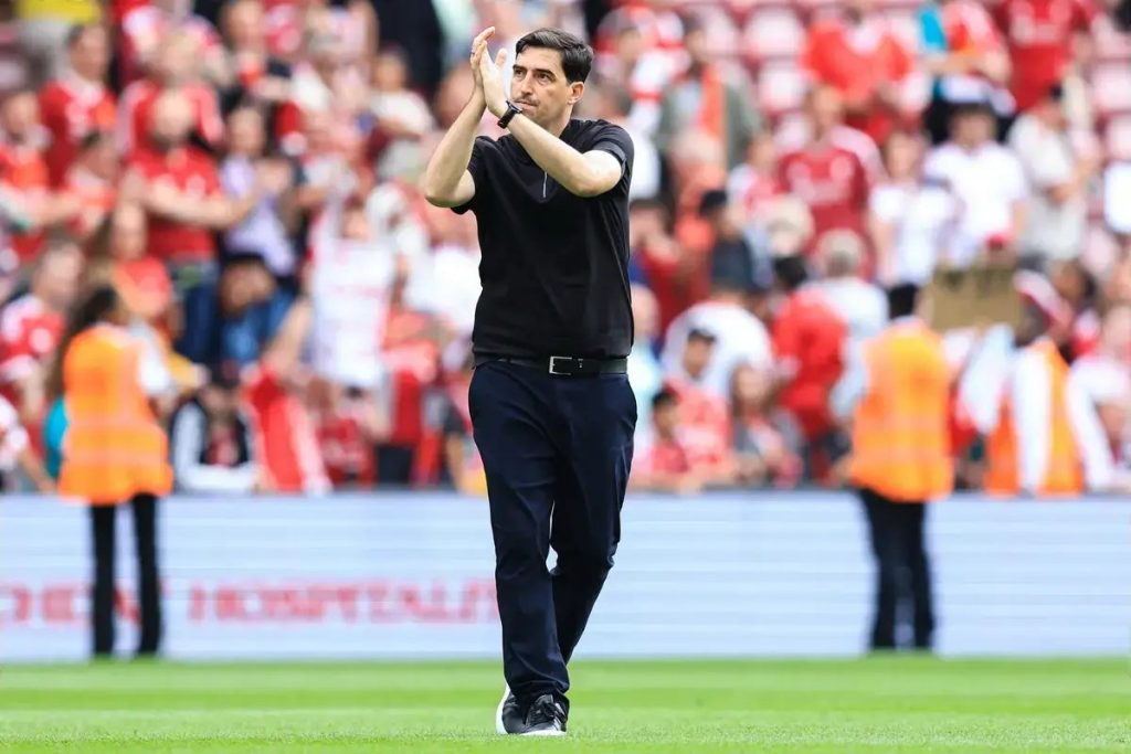 Andoni Iraola faces the challenge of replacing Mo Salah at Liverpool.