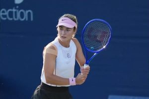 Anna Kalinskaya destrói raquete após derrota no Canadian Open (VIDEO)