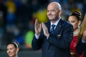Infantino acusado de gestão danosa na polémica venda da FIFA