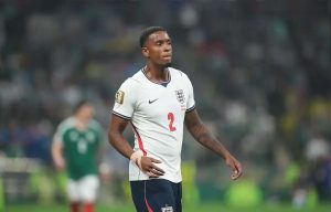 Arsenal assegura Ezri Konsa por 51 milhões de libras ao Aston Villa