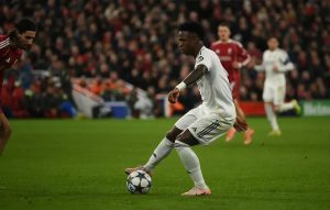 Arsenal enfrenta desafio após renovação de Vinicius Junior no Real Madrid