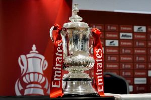 Arsenal mantém parceria com emirates até 2033 após título na Premier League