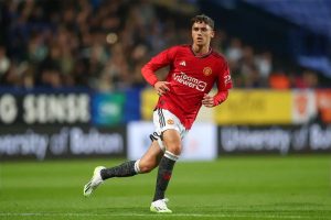 Arsenal is looking at a double signing of young players from Manchester United.