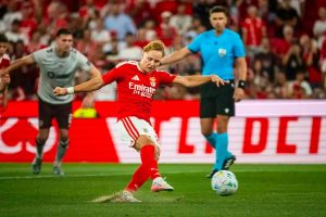 Benfica thrashes Hearts and fans demand the 39th national title.