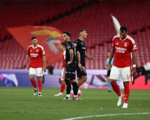 Benfica soma 50 jogos sem perder na Liga, mas com 15 empates
