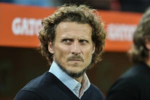 Diego Forlán assume comando da seleção principal do Uruguai