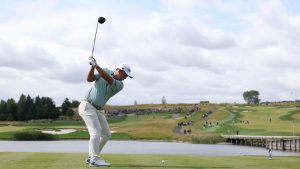 Yanhan Zhou atinge incrível tee shot de 514 jardas no golfe profissional