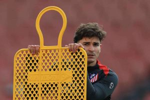 Julian Alvarez no banco no regresso ao Atletico Madrid em saga de transferência