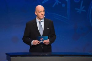 Gianni infantino acusado de abuso de poder na proposta de venda da copa do mundo