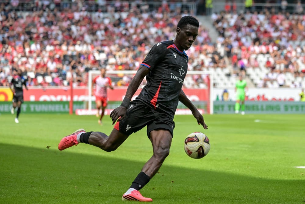 Ismaila Sarr é o favorito do Liverpool para substituir Gakpo