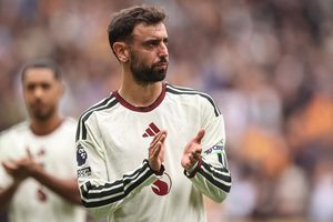 Evra quer Bruno Fernandes a ser mais jogador de equipa no Manchester United
