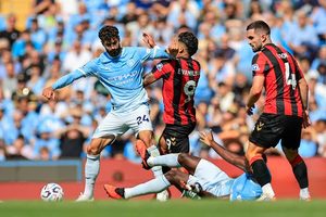Rayan Cherki oferece duas assistências e man city reverte frente ao Bournemouth