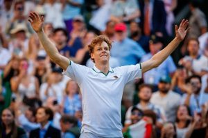 Jannik Sinner falha us open devido a lesão no joelho