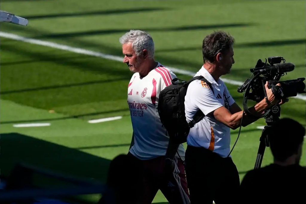 Jose mourinho inicia segunda etapa no Real Madrid com Barcelona no horizonte