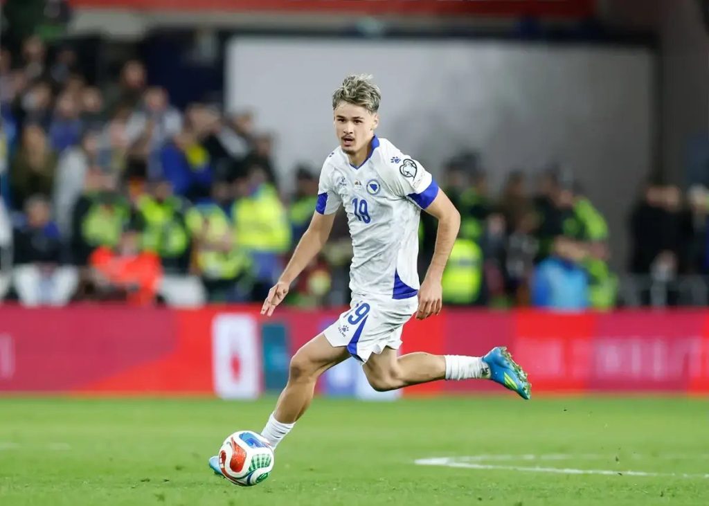 Juventus assegura jovem talento Alajbegović por mais de 30 milhões