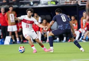 Man Utd fecha acordo de 40 milhões para contratar Ferdi Kadioglu