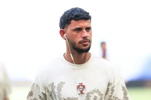 Manchester City está satisfeito com opções para lateral-direito