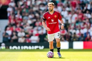 Manchester United is looking for an alternative for Luke Shaw at left-back.